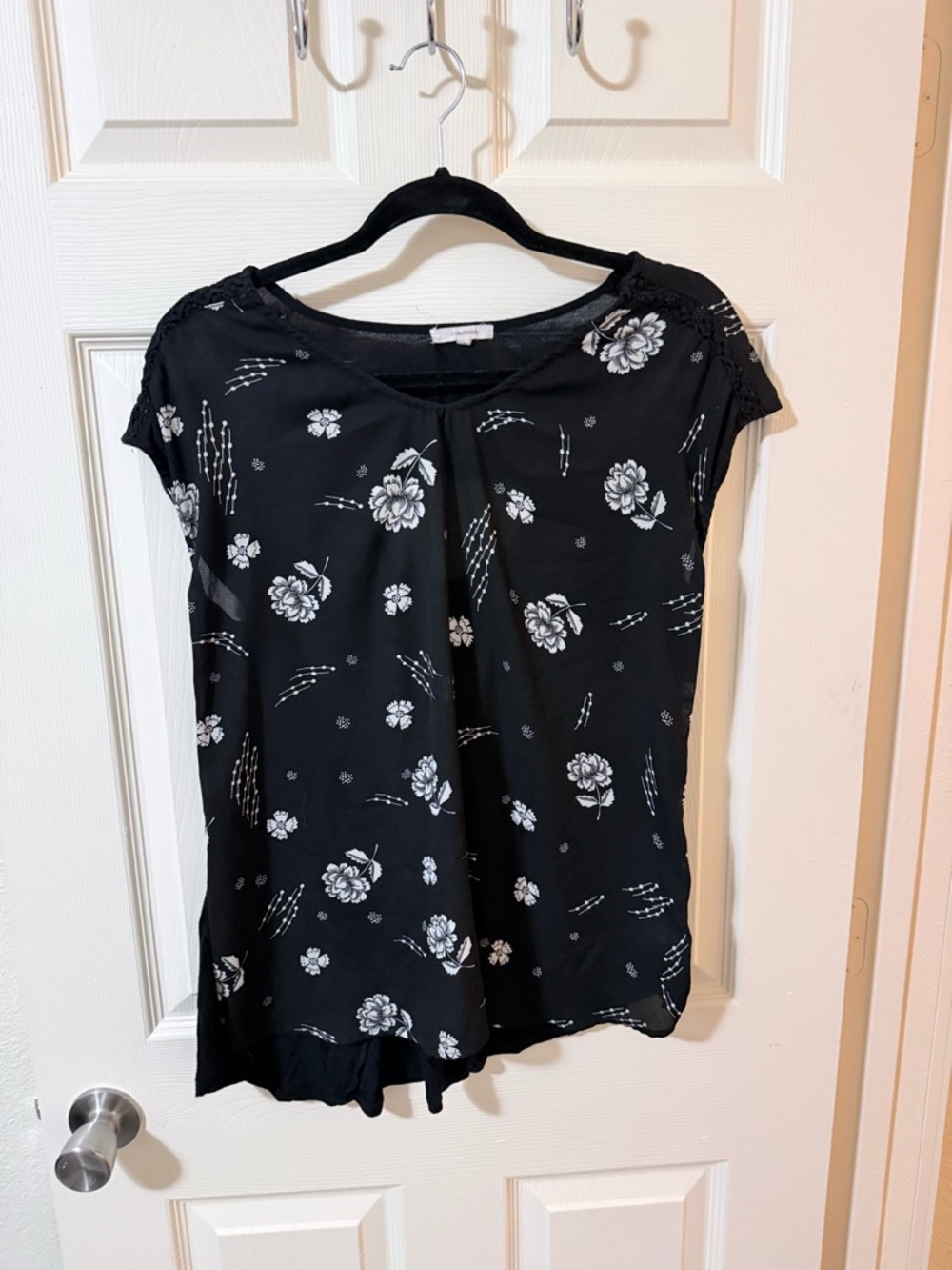 Maurices Black Floral Cap Sleeve Blouse with Peekaboo Back